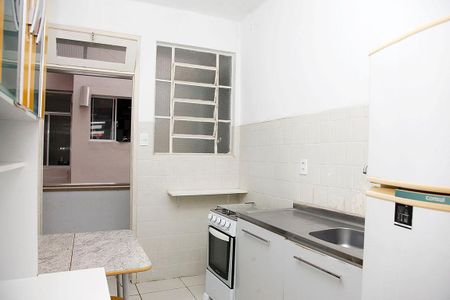 Cozinha de apartamento à venda com 2 quartos, 80m² em Floresta, Porto Alegre