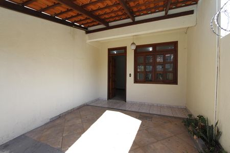 Entrada de casa para alugar com 3 quartos, 120m² em Alto Caiçaras, Belo Horizonte