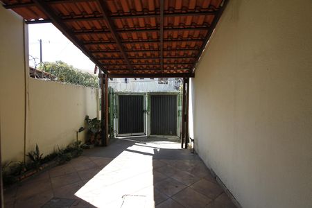 Garagem de casa para alugar com 3 quartos, 120m² em Alto Caiçaras, Belo Horizonte