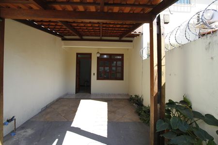 Garagem de casa para alugar com 3 quartos, 120m² em Alto Caiçaras, Belo Horizonte