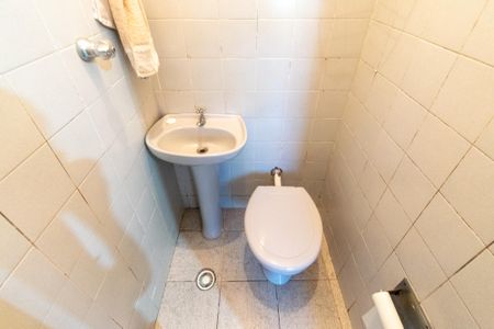 Banheiro de casa para alugar com 1 quarto, 15m² em Jabaquara, São Paulo