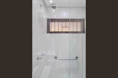 Banheiro de casa de condomínio para alugar com 3 quartos, 220m² em Ipanema, Porto Alegre