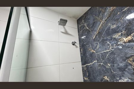 Banheiro de apartamento à venda com 2 quartos, 44m² em Vila Itapegica, Guarulhos
