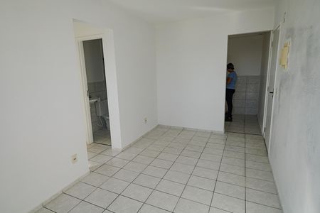 Sala de apartamento para alugar com 2 quartos, 45m² em Inhoaíba, Rio de Janeiro