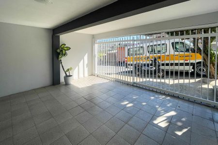Garagem de casa para alugar com 3 quartos, 88m² em Jardim Nova Coimbra, Cotia