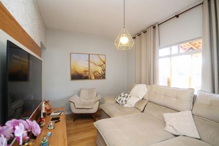 Casa para alugar com 88m², 3 quartos e 2 vagasSala