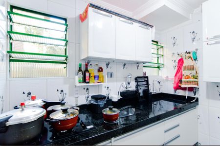 Cozinha de casa de condomínio para alugar com 2 quartos, 41m² em Jardim Santo Expedito, Guarulhos