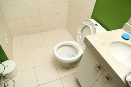 Banheiro de apartamento para alugar com 2 quartos, 70m² em Conjunto Fabiana, Goiânia