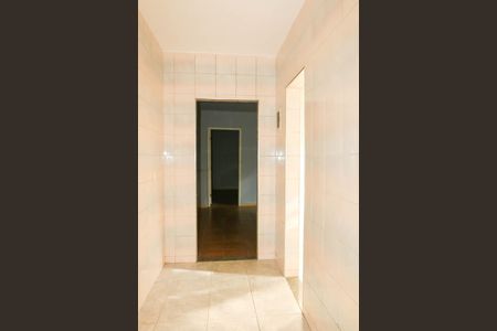 Corredor de casa de condomínio para alugar com 1 quarto, 45m² em Bonsucesso, Rio de Janeiro
