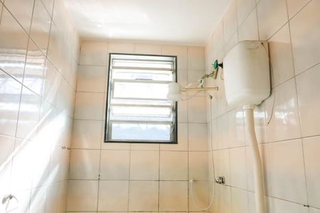 Banheiro de casa de condomínio para alugar com 1 quarto, 45m² em Bonsucesso, Rio de Janeiro