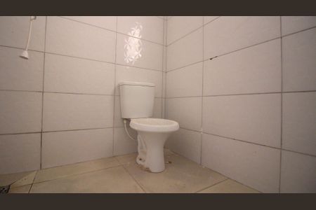Banheiro social de casa de condomínio à venda com 12 quartos, 360m² em Parque dos Bancarios, São Paulo