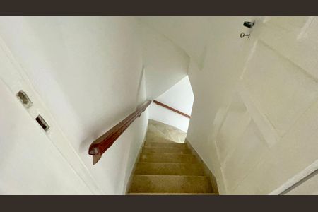 Escada de apartamento para alugar com 1 quarto, 25m² em Pinheiros, São Paulo
