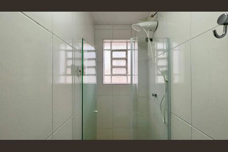 Banheiro de apartamento para alugar com 1 quarto, 25m² em Pinheiros, São Paulo