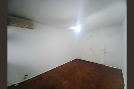 Apartamento à venda com 176m², 3 quartos e 1 vaga Apartamento à venda com 176m², 3 quartos e 1 vagaQuarto 3 - Armários