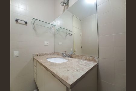Apartamento à venda com 176m², 3 quartos e 1 vaga Apartamento à venda com 176m², 3 quartos e 1 vagaBanheiro 2