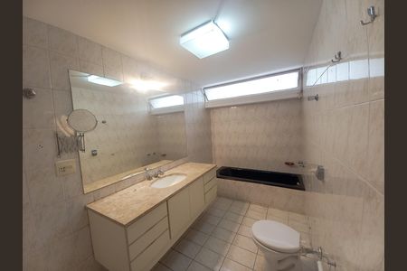Apartamento à venda com 176m², 3 quartos e 1 vaga Apartamento à venda com 176m², 3 quartos e 1 vagaBanheiro 1