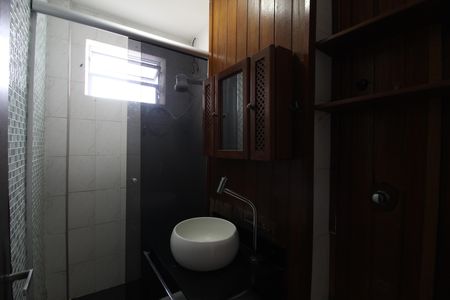 Banheiro social de apartamento à venda com 2 quartos, 50m² em Barra Olímpica, Rio de Janeiro