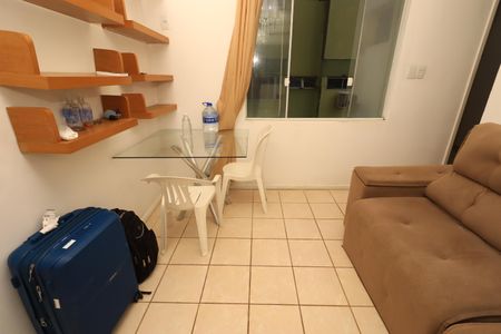 Sala de apartamento para alugar com 1 quarto, 80m² em Costa Azul, Salvador