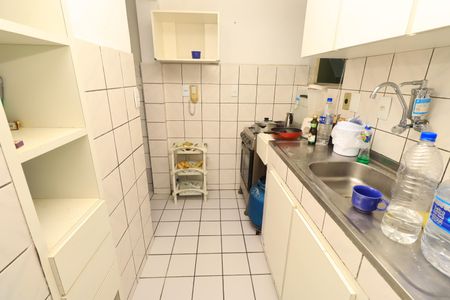Cozinha de apartamento para alugar com 1 quarto, 80m² em Costa Azul, Salvador