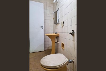 Casa de condomínio para alugar com 470m², 5 quartos e 2 vagas Casa de condomínio para alugar com 470m², 5 quartos e 2 vagasBanheiro de serviço