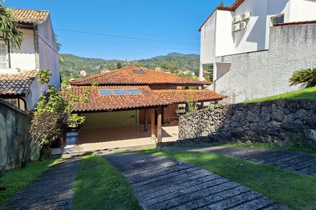 Casa de condomínio para alugar com 470m², 5 quartos e 2 vagas Casa de condomínio para alugar com 470m², 5 quartos e 2 vagasFachada