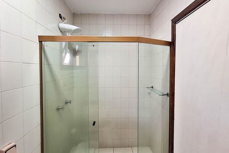 Casa de condomínio para alugar com 470m², 5 quartos e 2 vagas Casa de condomínio para alugar com 470m², 5 quartos e 2 vagasBanheiro da Suíte 1