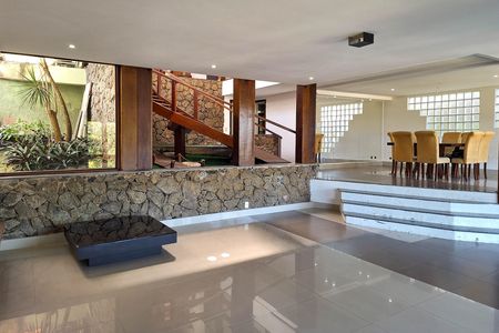 Casa de condomínio para alugar com 470m², 5 quartos e 2 vagas Casa de condomínio para alugar com 470m², 5 quartos e 2 vagasSala