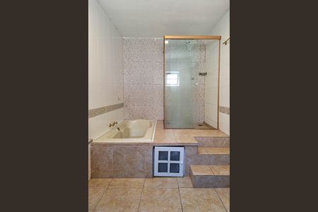 Casa de condomínio para alugar com 470m², 5 quartos e 2 vagas Casa de condomínio para alugar com 470m², 5 quartos e 2 vagasBanheiro da Suíte 2