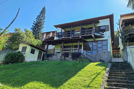 Casa de condomínio para alugar com 470m², 5 quartos e 2 vagas Casa de condomínio para alugar com 470m², 5 quartos e 2 vagasQuintal