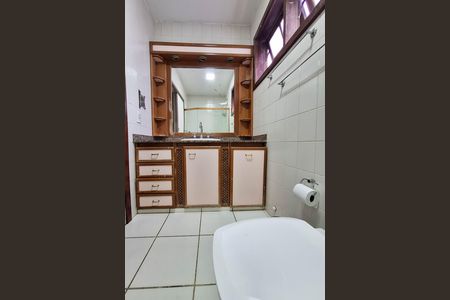 Casa de condomínio para alugar com 470m², 5 quartos e 2 vagas Casa de condomínio para alugar com 470m², 5 quartos e 2 vagasBanheiro da Suíte 1