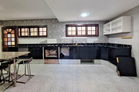 Cozinha de casa de condomínio à venda com 4 quartos, 390m² em Badu, Niterói