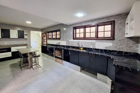 Casa de condomínio para alugar com 470m², 5 quartos e 2 vagas Casa de condomínio para alugar com 470m², 5 quartos e 2 vagasCozinha