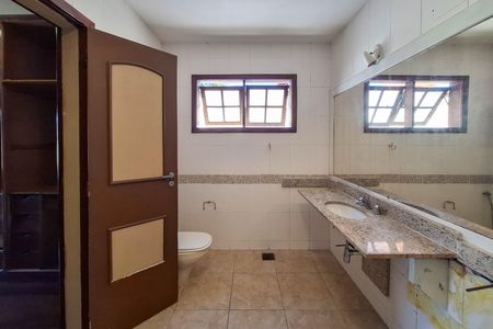 Casa de condomínio para alugar com 470m², 5 quartos e 2 vagas Casa de condomínio para alugar com 470m², 5 quartos e 2 vagasBanheiro da Suíte 2