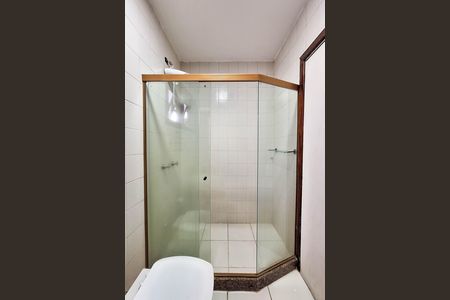 Casa de condomínio para alugar com 470m², 5 quartos e 2 vagas Casa de condomínio para alugar com 470m², 5 quartos e 2 vagasBanheiro da Suíte 1