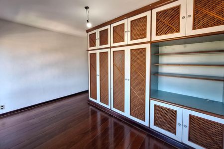 Casa de condomínio para alugar com 470m², 5 quartos e 2 vagas Casa de condomínio para alugar com 470m², 5 quartos e 2 vagasQuarto 2
