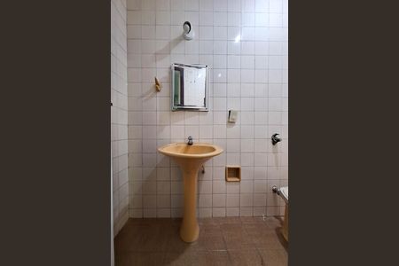 Casa de condomínio para alugar com 470m², 5 quartos e 2 vagas Casa de condomínio para alugar com 470m², 5 quartos e 2 vagasBanheiro de serviço