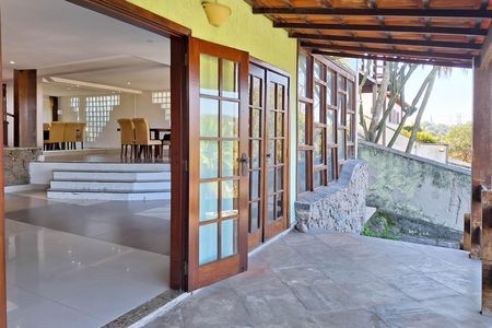 Casa de condomínio para alugar com 470m², 5 quartos e 2 vagas Casa de condomínio para alugar com 470m², 5 quartos e 2 vagasSala