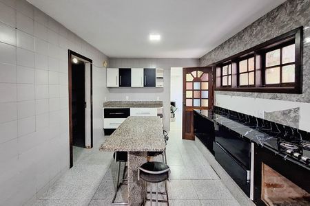 Casa de condomínio para alugar com 470m², 5 quartos e 2 vagas Casa de condomínio para alugar com 470m², 5 quartos e 2 vagasCozinha