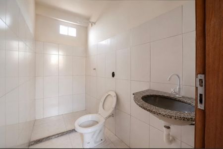 Banheiro de casa para alugar com 2 quartos, 60m² em Alcantara, São Gonçalo
