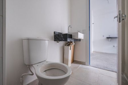 Banheiro de kitnet/studio à venda com 1 quarto, 28m² em Pinheiros, São Paulo