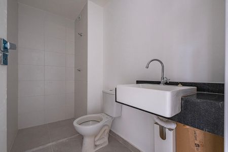 Banheiro de kitnet/studio à venda com 1 quarto, 28m² em Pinheiros, São Paulo