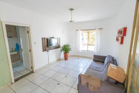 Casa à venda com 4 quartos, 250m² em Alípio de Melo, Belo Horizonte