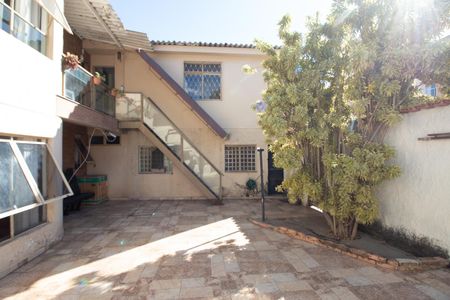 Garagem de casa à venda com 7 quartos, 250m² em Alípio de Melo, Belo Horizonte