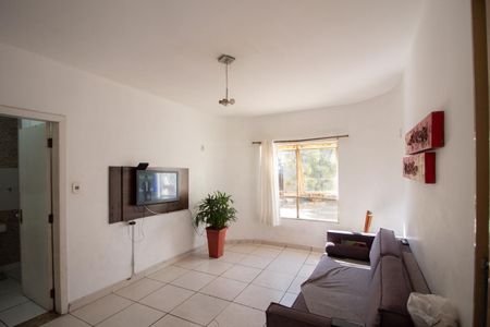 Casa à venda com 7 quartos, 250m² em Alípio de Melo, Belo Horizonte