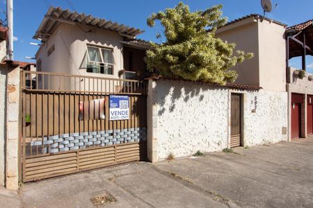 Fachada de casa à venda com 7 quartos, 250m² em Alípio de Melo, Belo Horizonte