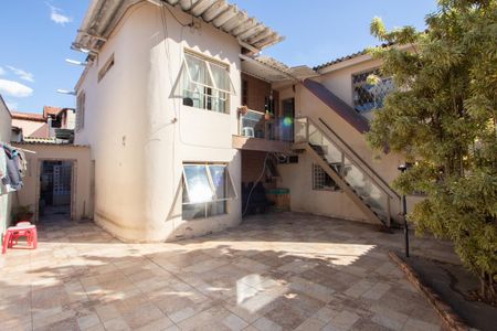 Garagem de casa à venda com 7 quartos, 250m² em Alípio de Melo, Belo Horizonte