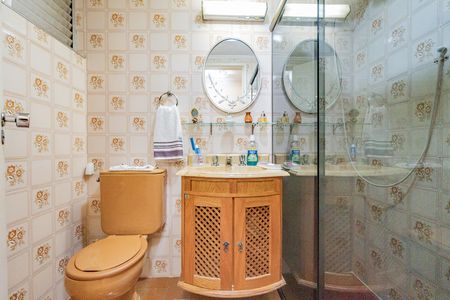 Banheiro da Suíte 2 de apartamento à venda com 3 quartos, 238m² em Vila Santo Estefano, São Paulo
