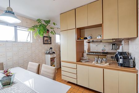 Cozinha de apartamento à venda com 3 quartos, 238m² em Vila Santo Estefano, São Paulo