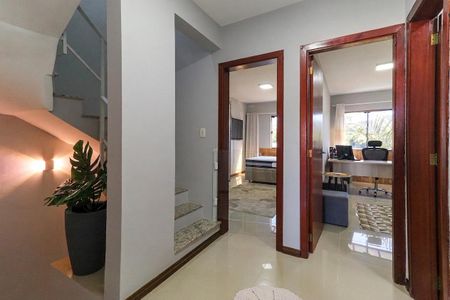 Casa à venda com 133m², 3 quartos e 2 vagas Casa à venda com 133m², 3 quartos e 2 vagasCorredor