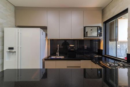Casa à venda com 133m², 3 quartos e 2 vagas Casa à venda com 133m², 3 quartos e 2 vagasCozinha
